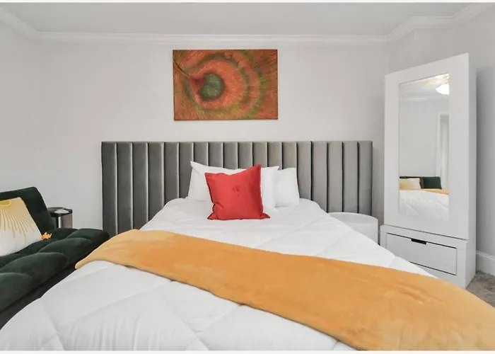 2Br Central Montrose Townhome