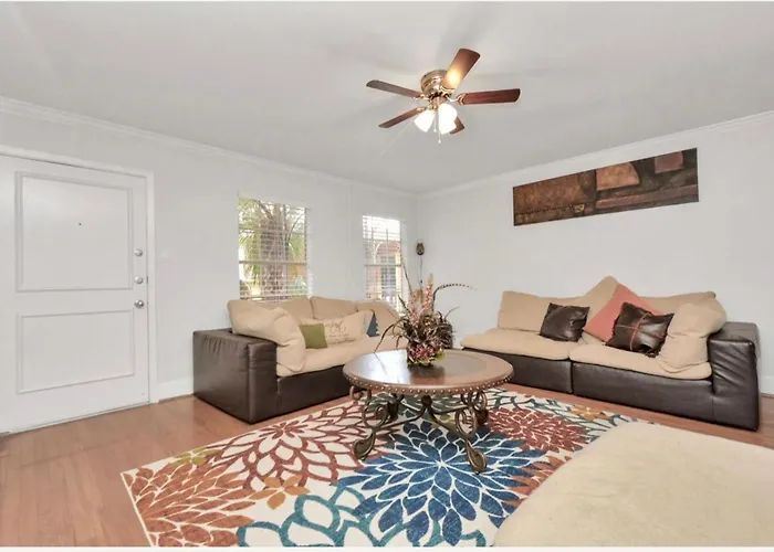 2Br Central Montrose Townhome