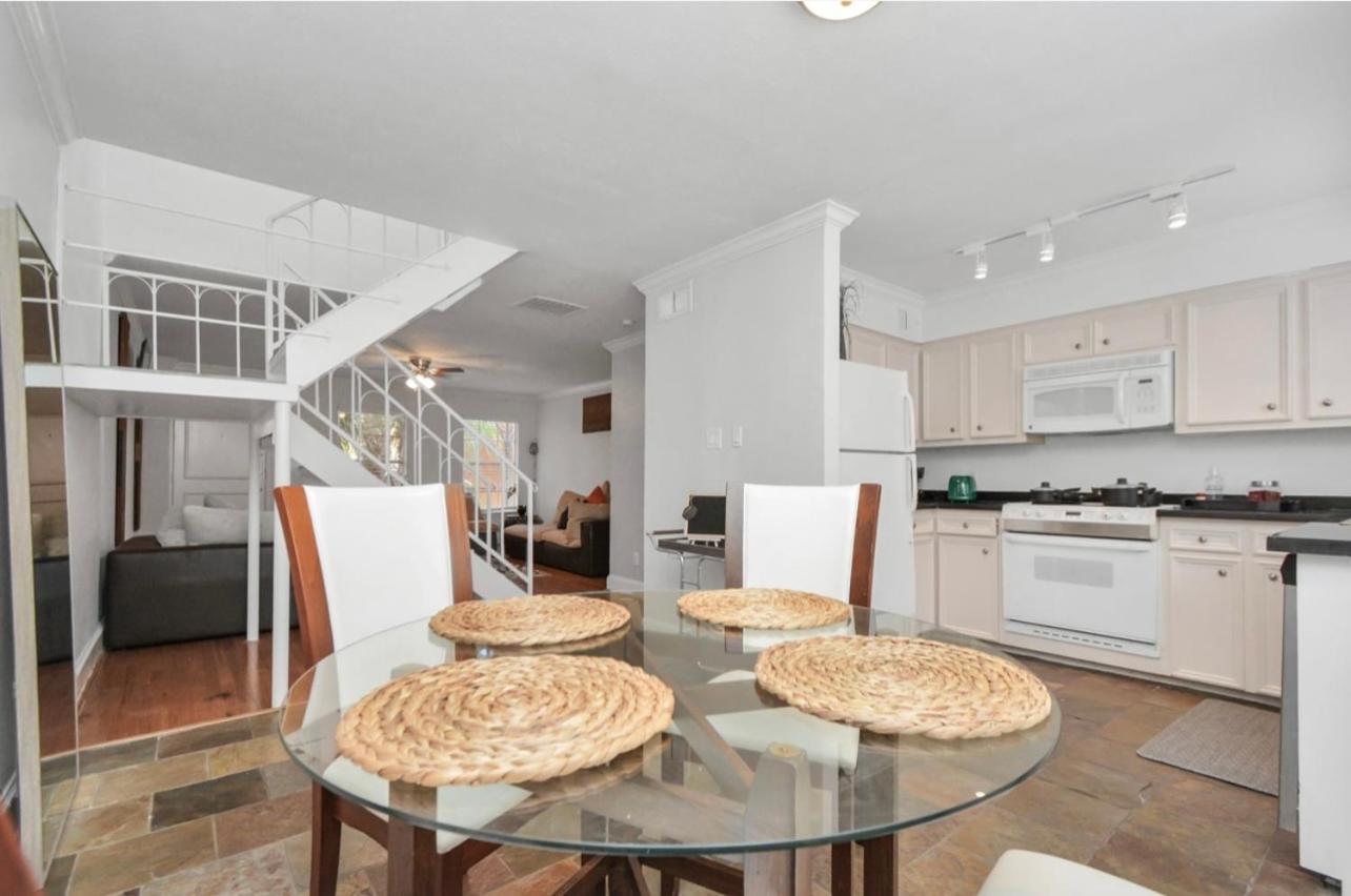 Apartment 2br Montrose Townhome Houston