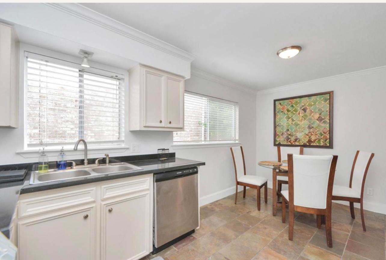 2br Montrose Townhome Apartment Houston